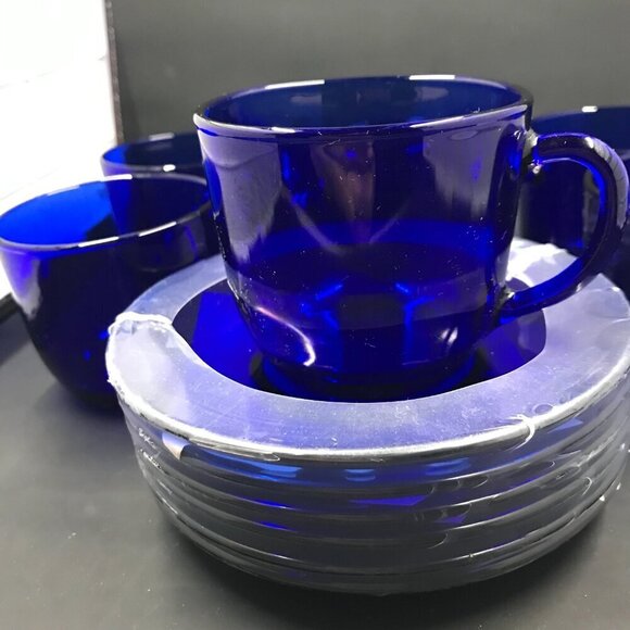 NEW Vintage VMC France set of 6 cups and saucers in box, cobalt blue glass - Picture 7 of 14